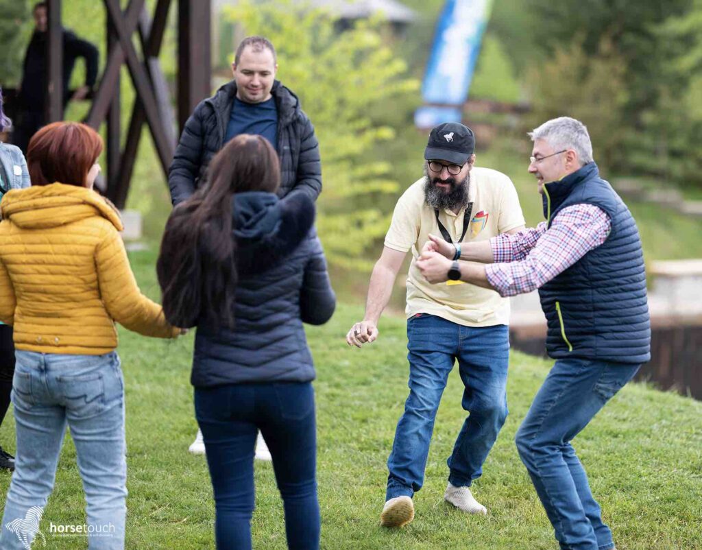 Teambuilding outdoor - improvizatia garanteaza distractia